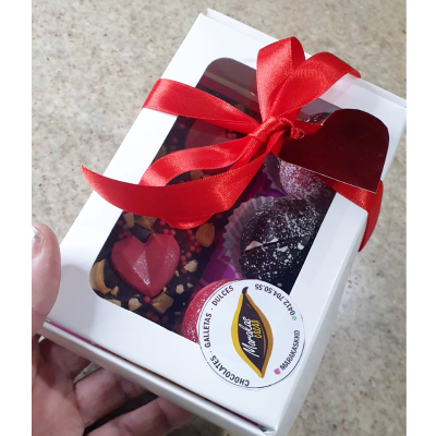 Chocolateros.net - Marakas Cacao - 3 esferas y 1 barra de chocolate decorada