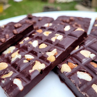 Chocolateros.net - Chocorosasp - Tableta de chocolate sin azúcar con almendras, maní y pistacho